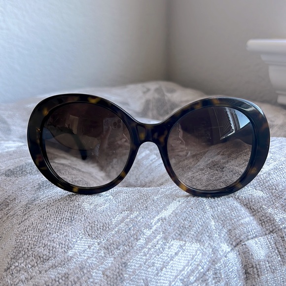 Chanel sunglasses - Picture 1 of 5